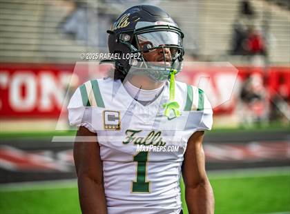 Thumbnail 1 in North Shore vs. Cypress Falls (UIL 6A D1 Football Regional) photogallery.