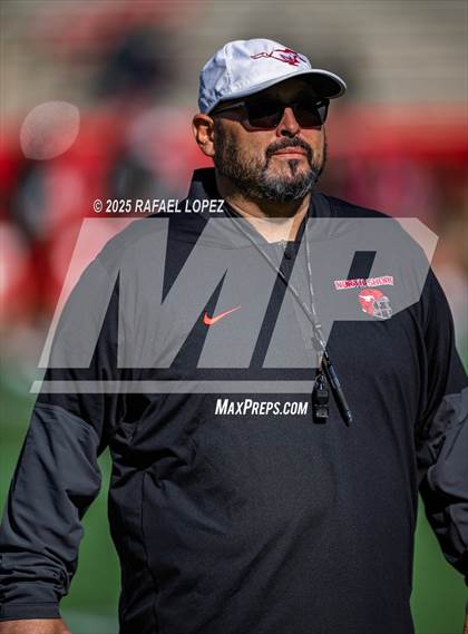 Thumbnail 1 in North Shore vs. Cypress Falls (UIL 6A D1 Football Regional) photogallery.