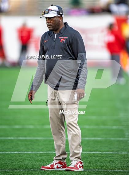 Thumbnail 1 in North Shore vs. Cypress Falls (UIL 6A D1 Football Regional) photogallery.