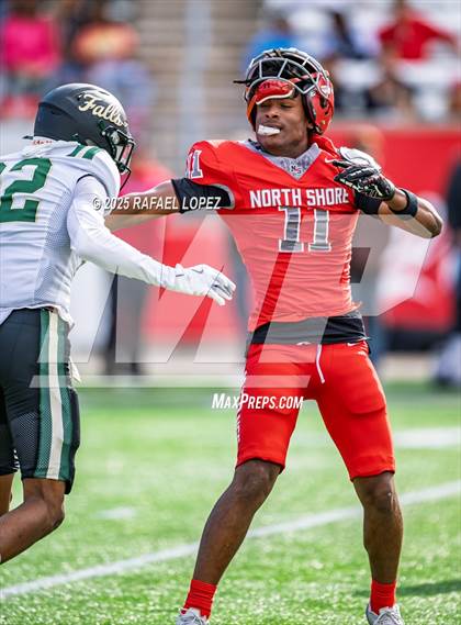 Thumbnail 2 in North Shore vs. Cypress Falls (UIL 6A D1 Football Regional) photogallery.