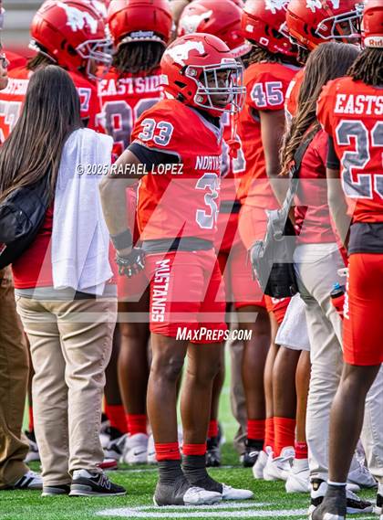 Thumbnail 1 in North Shore vs. Cypress Falls (UIL 6A D1 Football Regional) photogallery.