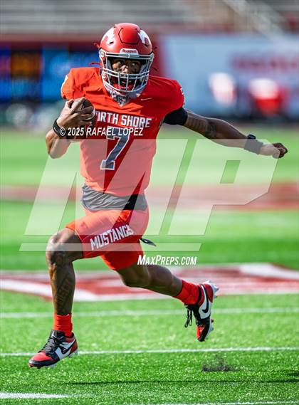 Thumbnail 3 in North Shore vs. Cypress Falls (UIL 6A D1 Football Regional) photogallery.