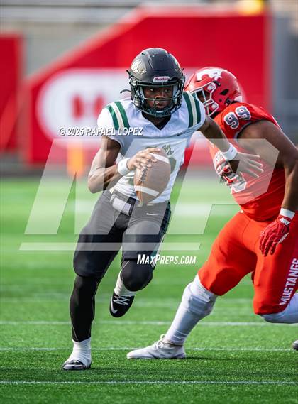 Thumbnail 1 in North Shore vs. Cypress Falls (UIL 6A D1 Football Regional) photogallery.