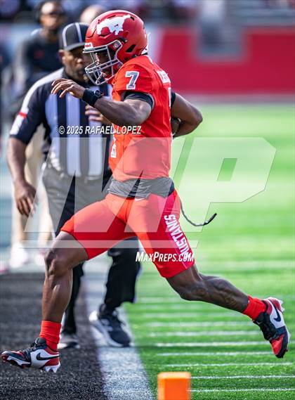 Thumbnail 2 in North Shore vs. Cypress Falls (UIL 6A D1 Football Regional) photogallery.