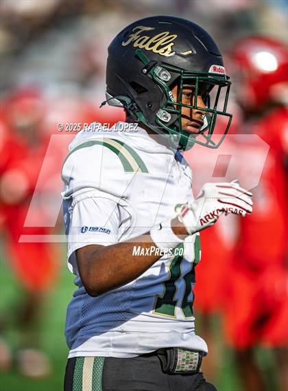 Thumbnail 2 in North Shore vs. Cypress Falls (UIL 6A D1 Football Regional) photogallery.