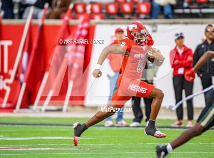 Thumbnail 2 in North Shore vs. Cypress Falls (UIL 6A D1 Football Regional) photogallery.