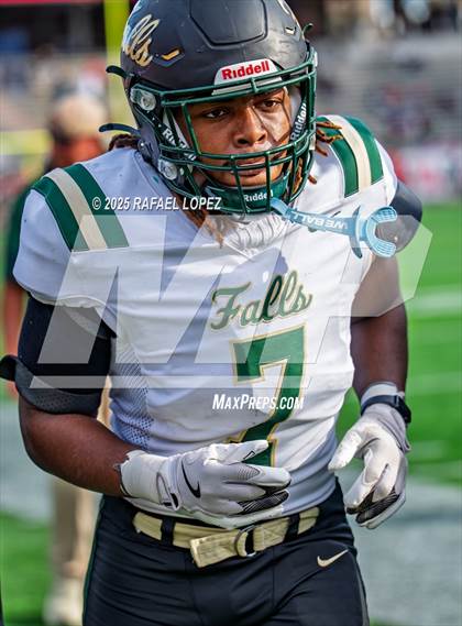 Thumbnail 2 in North Shore vs. Cypress Falls (UIL 6A D1 Football Regional) photogallery.