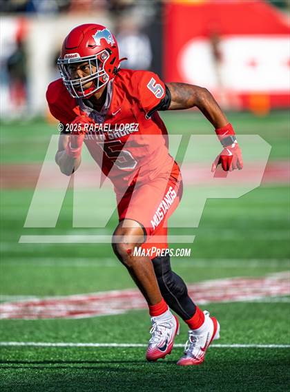 Thumbnail 2 in North Shore vs. Cypress Falls (UIL 6A D1 Football Regional) photogallery.