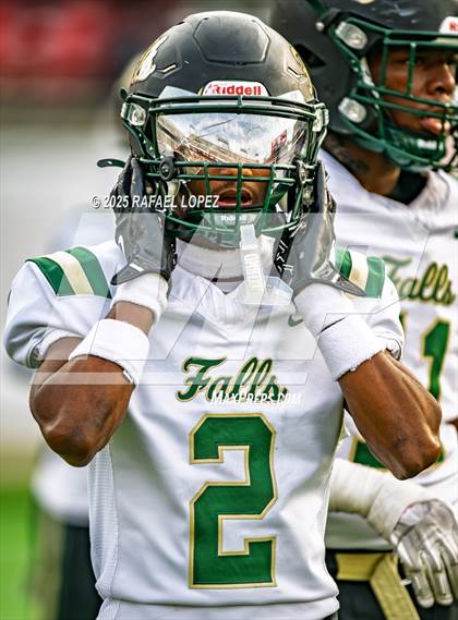 Thumbnail 2 in North Shore vs. Cypress Falls (UIL 6A D1 Football Regional) photogallery.