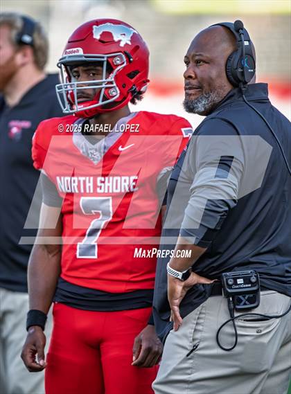 Thumbnail 3 in North Shore vs. Cypress Falls (UIL 6A D1 Football Regional) photogallery.