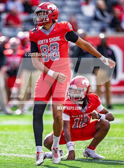 Thumbnail 3 in North Shore vs. Cypress Falls (UIL 6A D1 Football Regional) photogallery.