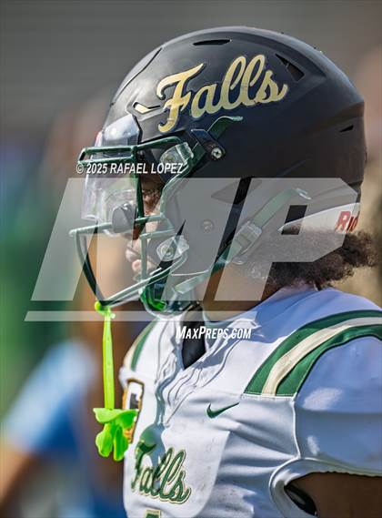 Thumbnail 3 in North Shore vs. Cypress Falls (UIL 6A D1 Football Regional) photogallery.