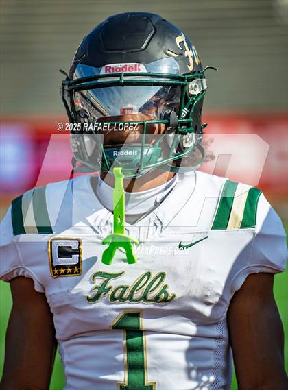 Thumbnail 2 in North Shore vs. Cypress Falls (UIL 6A D1 Football Regional) photogallery.