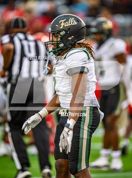 Thumbnail 1 in North Shore vs. Cypress Falls (UIL 6A D1 Football Regional) photogallery.