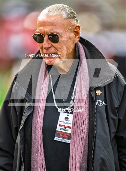 Thumbnail 2 in North Shore vs. Cypress Falls (UIL 6A D1 Football Regional) photogallery.