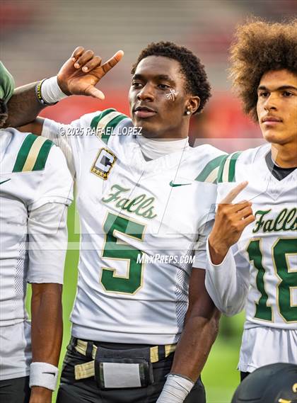 Thumbnail 1 in North Shore vs. Cypress Falls (UIL 6A D1 Football Regional) photogallery.