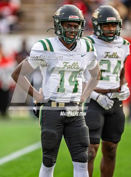 Thumbnail 2 in North Shore vs. Cypress Falls (UIL 6A D1 Football Regional) photogallery.