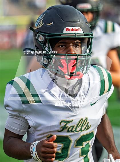 Thumbnail 2 in North Shore vs. Cypress Falls (UIL 6A D1 Football Regional) photogallery.