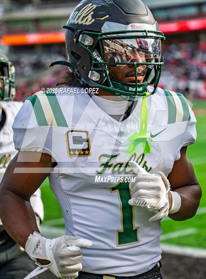 Thumbnail 3 in North Shore vs. Cypress Falls (UIL 6A D1 Football Regional) photogallery.