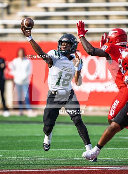 Thumbnail 1 in North Shore vs. Cypress Falls (UIL 6A D1 Football Regional) photogallery.