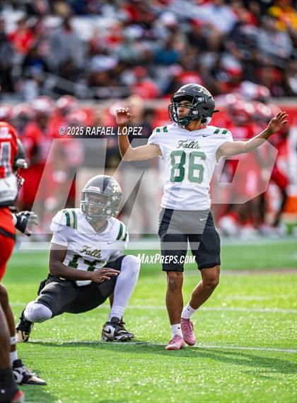 Thumbnail 1 in North Shore vs. Cypress Falls (UIL 6A D1 Football Regional) photogallery.