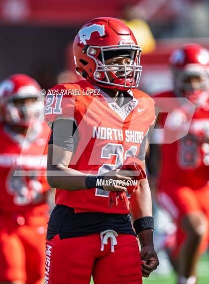 Thumbnail 2 in North Shore vs. Cypress Falls (UIL 6A D1 Football Regional) photogallery.