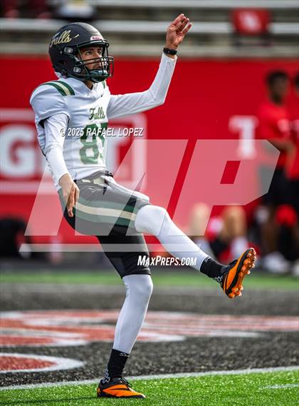 Thumbnail 3 in North Shore vs. Cypress Falls (UIL 6A D1 Football Regional) photogallery.