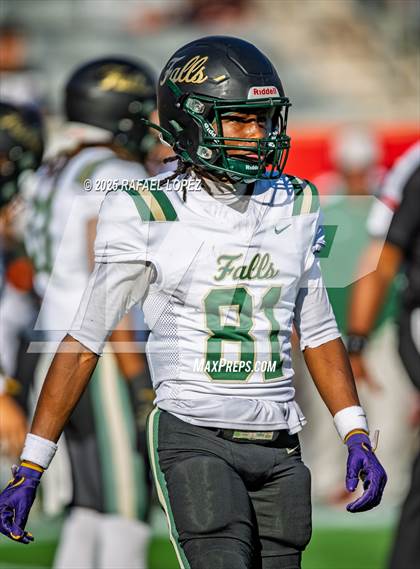 Thumbnail 2 in North Shore vs. Cypress Falls (UIL 6A D1 Football Regional) photogallery.