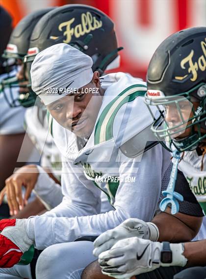 Thumbnail 3 in North Shore vs. Cypress Falls (UIL 6A D1 Football Regional) photogallery.