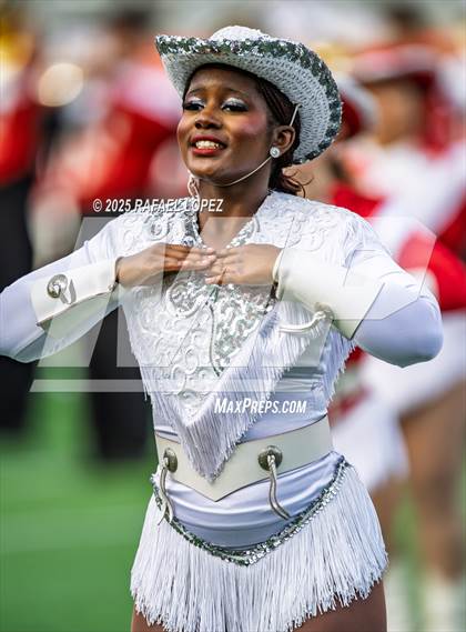 Thumbnail 2 in North Shore vs. Cypress Falls (UIL 6A D1 Football Regional) photogallery.