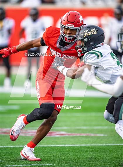 Thumbnail 2 in North Shore vs. Cypress Falls (UIL 6A D1 Football Regional) photogallery.