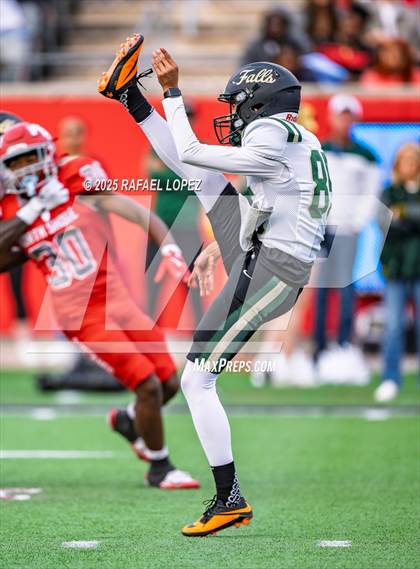 Thumbnail 1 in North Shore vs. Cypress Falls (UIL 6A D1 Football Regional) photogallery.