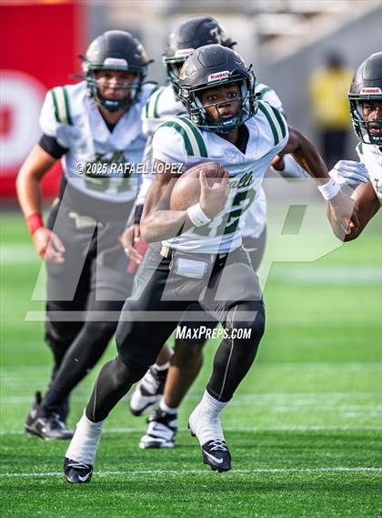 Thumbnail 2 in North Shore vs. Cypress Falls (UIL 6A D1 Football Regional) photogallery.