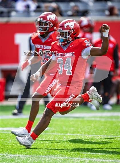 Thumbnail 1 in North Shore vs. Cypress Falls (UIL 6A D1 Football Regional) photogallery.