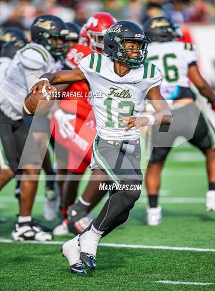 Thumbnail 2 in North Shore vs. Cypress Falls (UIL 6A D1 Football Regional) photogallery.