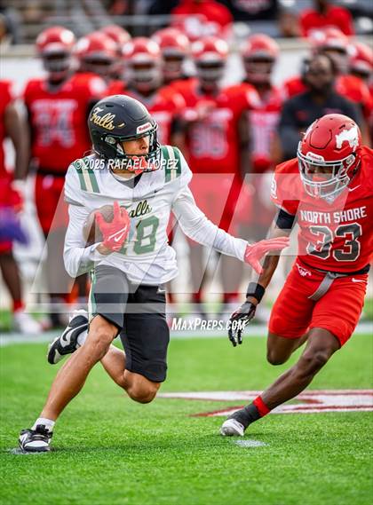 Thumbnail 3 in North Shore vs. Cypress Falls (UIL 6A D1 Football Regional) photogallery.