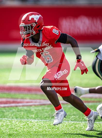 Thumbnail 1 in North Shore vs. Cypress Falls (UIL 6A D1 Football Regional) photogallery.