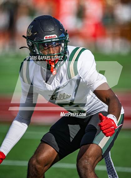 Thumbnail 2 in North Shore vs. Cypress Falls (UIL 6A D1 Football Regional) photogallery.