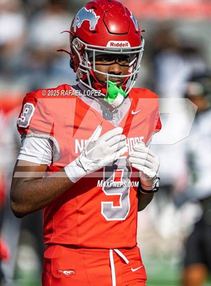 Thumbnail 1 in North Shore vs. Cypress Falls (UIL 6A D1 Football Regional) photogallery.