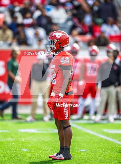 Thumbnail 2 in North Shore vs. Cypress Falls (UIL 6A D1 Football Regional) photogallery.