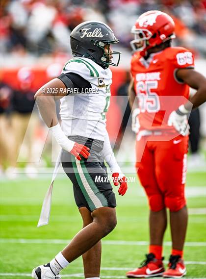 Thumbnail 2 in North Shore vs. Cypress Falls (UIL 6A D1 Football Regional) photogallery.