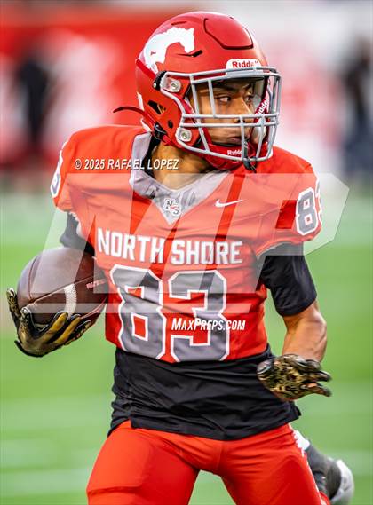 Thumbnail 3 in North Shore vs. Cypress Falls (UIL 6A D1 Football Regional) photogallery.