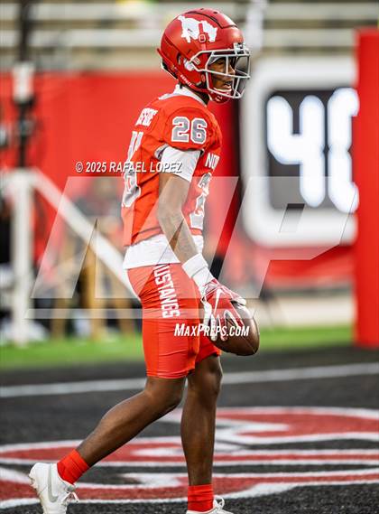 Thumbnail 3 in North Shore vs. Cypress Falls (UIL 6A D1 Football Regional) photogallery.