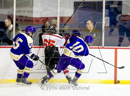 Thumbnail 2 in Christian Brothers vs. Chaminade photogallery.