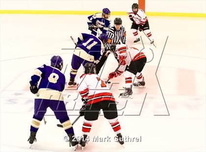 Thumbnail 2 in Christian Brothers vs. Chaminade photogallery.