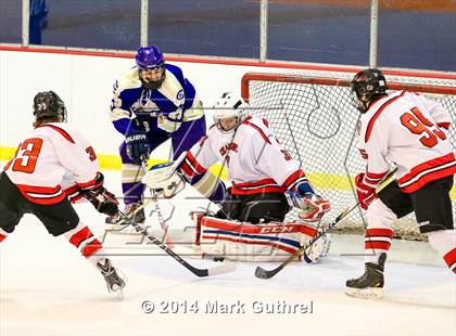 Thumbnail 1 in Christian Brothers vs. Chaminade photogallery.