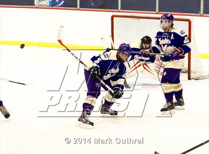 Thumbnail 2 in Christian Brothers vs. Chaminade photogallery.