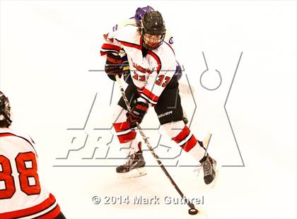 Thumbnail 2 in Christian Brothers vs. Chaminade photogallery.