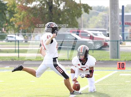 Thumbnail 1 in Edwardsville @ Belleville East photogallery.