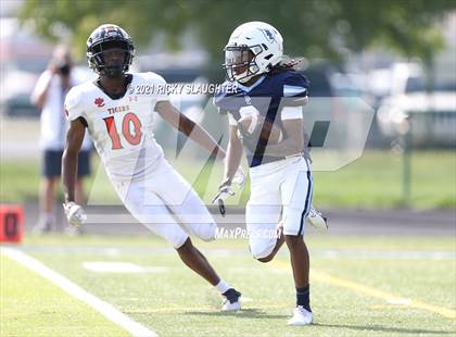 Thumbnail 3 in Edwardsville @ Belleville East photogallery.